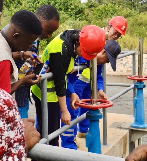 Membros da Cooperativa da Coreia 1 e Técnicos da administração Municipal do Lucala, adquirem conhecimentos em sistemas moderno de irrigação, no Cuanza Norte